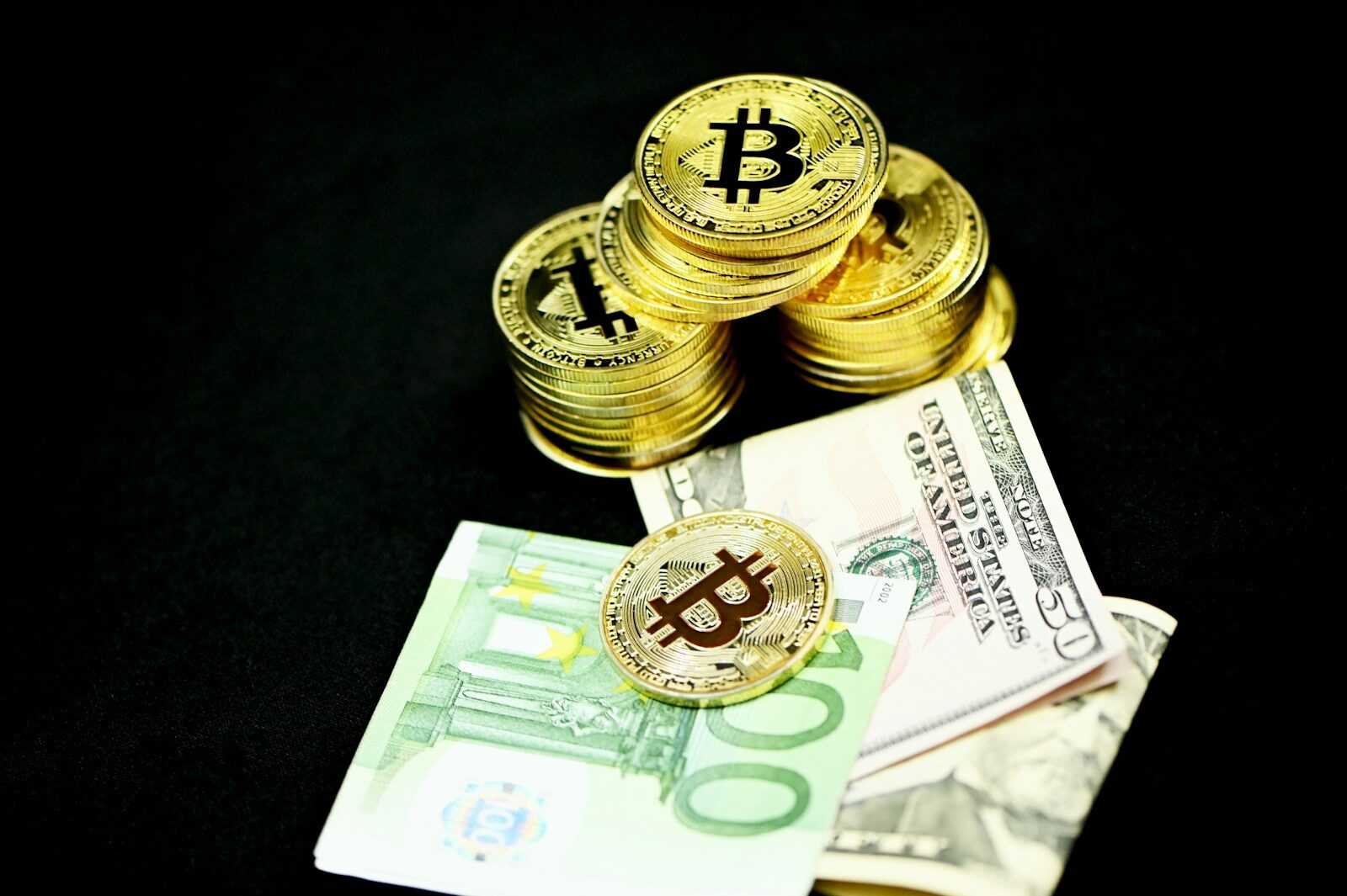 gold and silver round coins